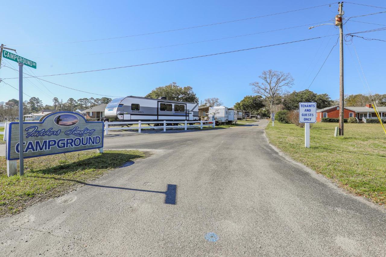 Spacious Home With Waterfront View-Welcome Pets Sneads Ferry Buitenkant foto