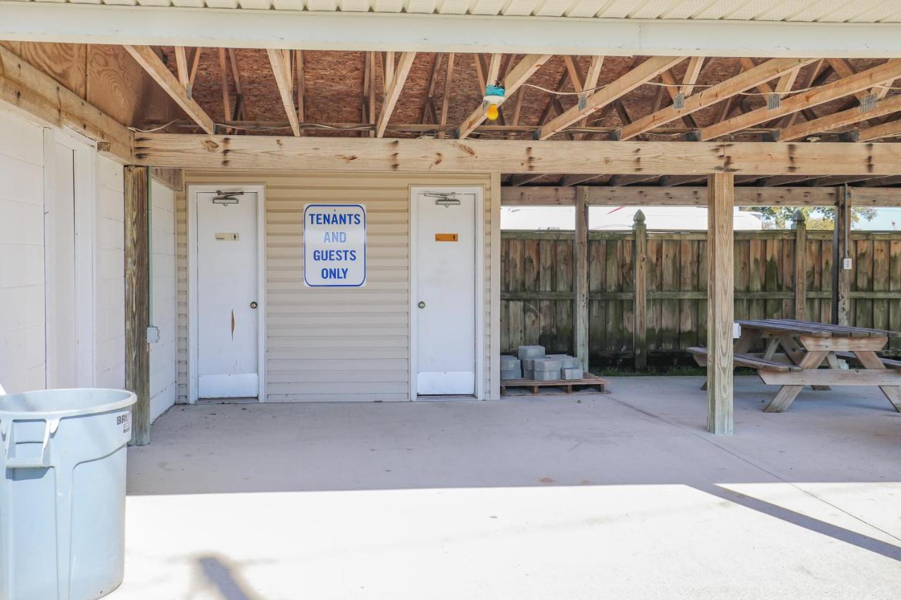 Spacious Home With Waterfront View-Welcome Pets Sneads Ferry Buitenkant foto