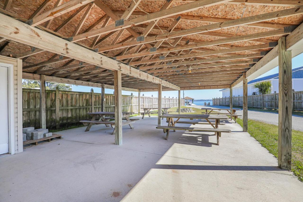 Spacious Home With Waterfront View-Welcome Pets Sneads Ferry Buitenkant foto