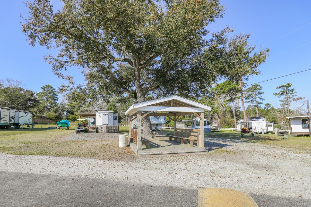 Spacious Home With Waterfront View-Welcome Pets Sneads Ferry Buitenkant foto